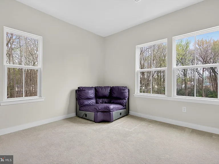 54 Sidney Ln — Photo 31