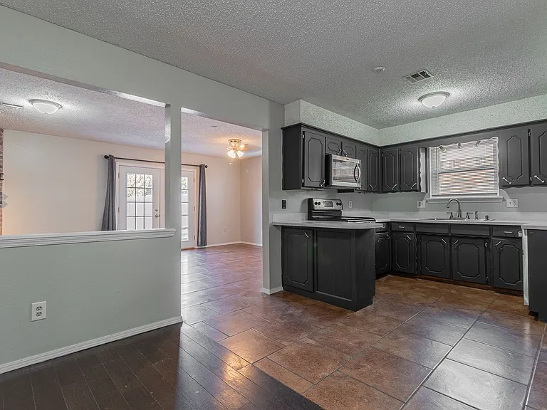 821 Peregrine Dr — Photo 10