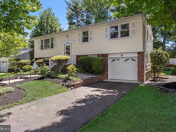 2nd image of 319 Brentwood Ave