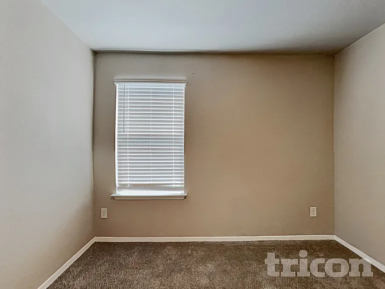 9411 Sandy Ridge Way — Photo 12