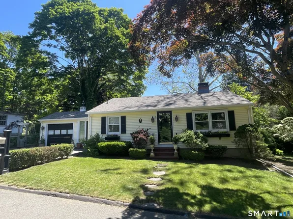 17 Grandview Terrace, Essex, CT 06426