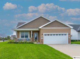 15803 Young Cir, Bennington, NE 68007