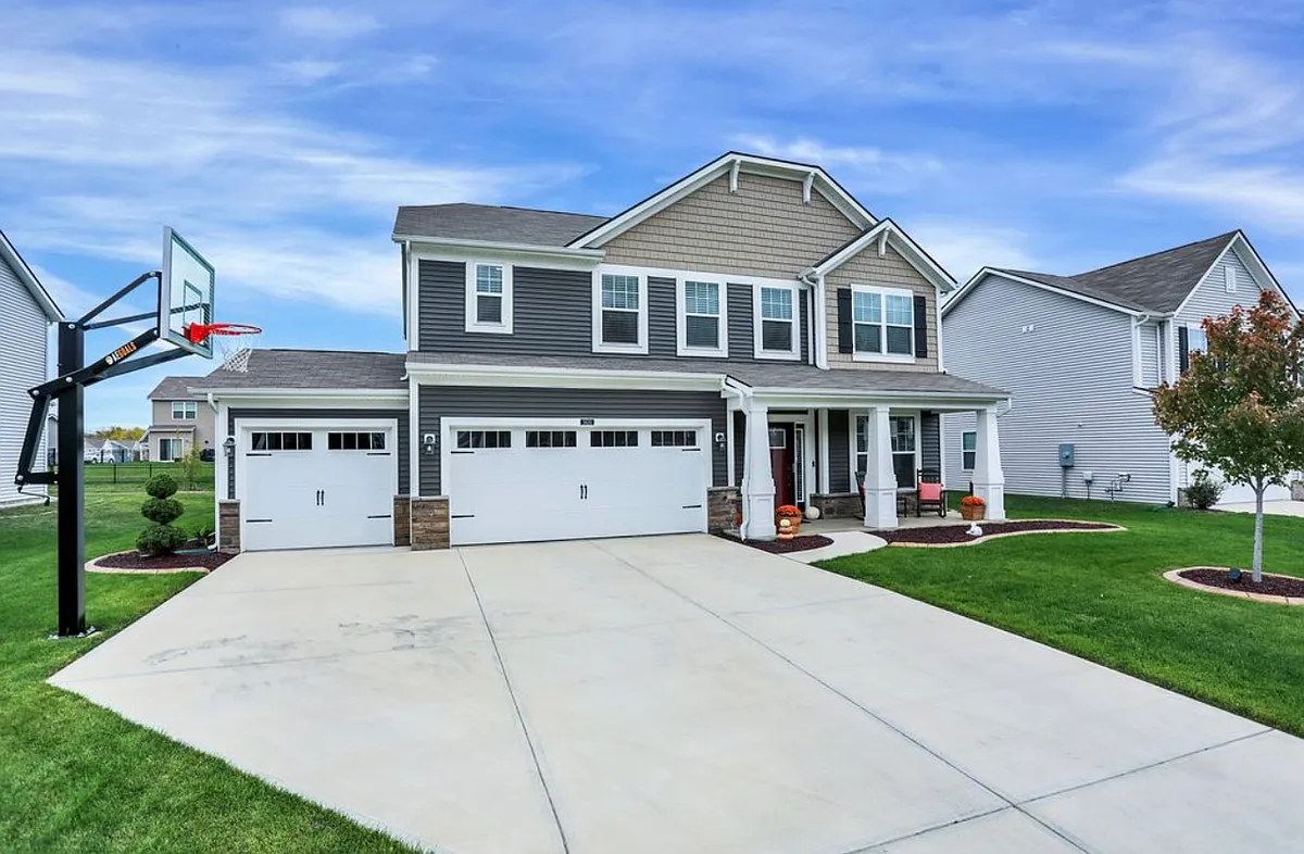 Building Photo - 5620 Grosbeak Dr