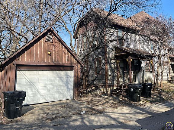 3rd image of 915 SW Munson Ave