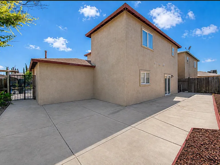 4426 Valpariso Way — Photo 9