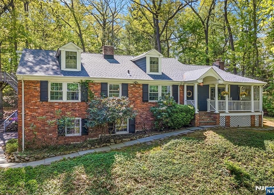 1st image of 29 Upper Dr