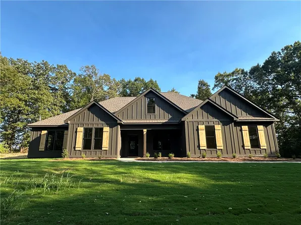 124 Lee Road 182, Opelika, AL 36804