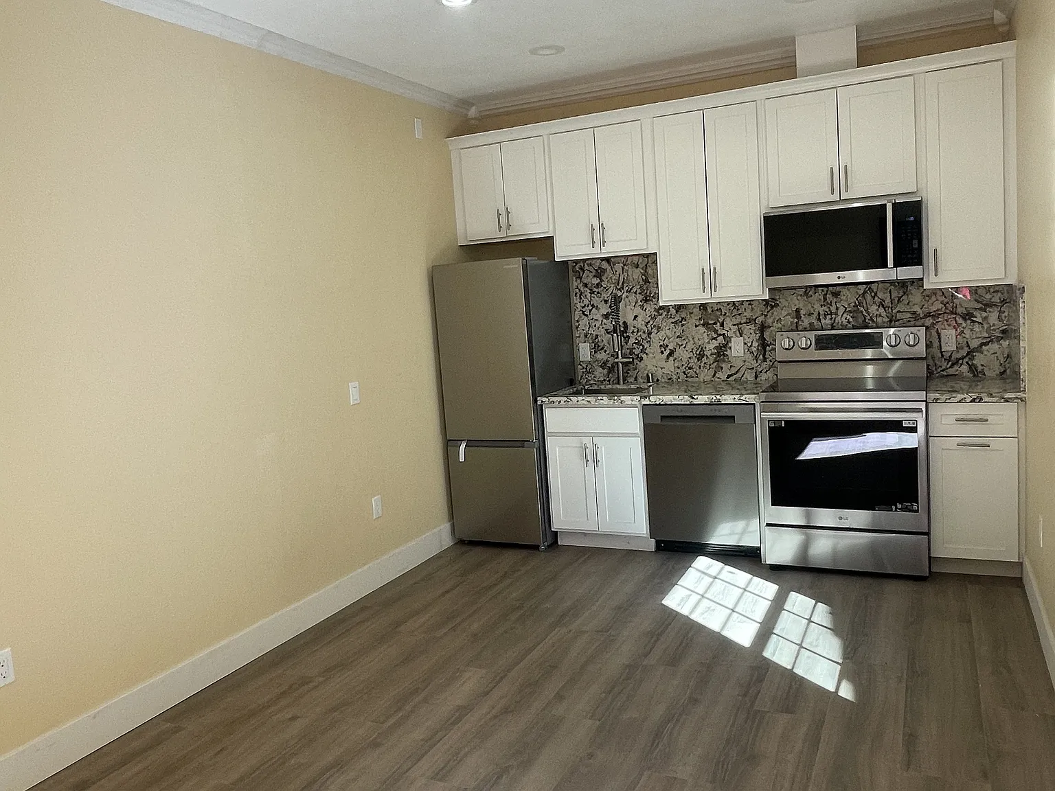 Studio, 350 sqft, $2,000 — Photo 4