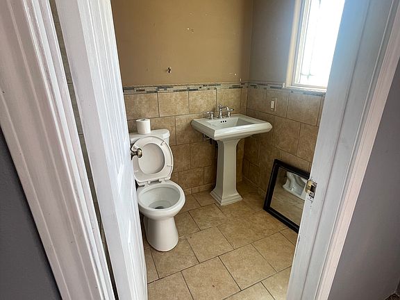 5th image of 10358 Hawthorne Ave