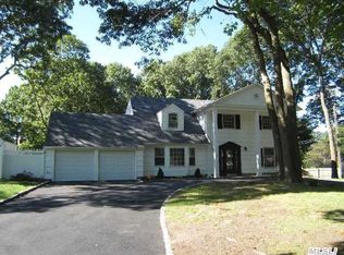 16 Rondell Ln, Centereach, NY 11720