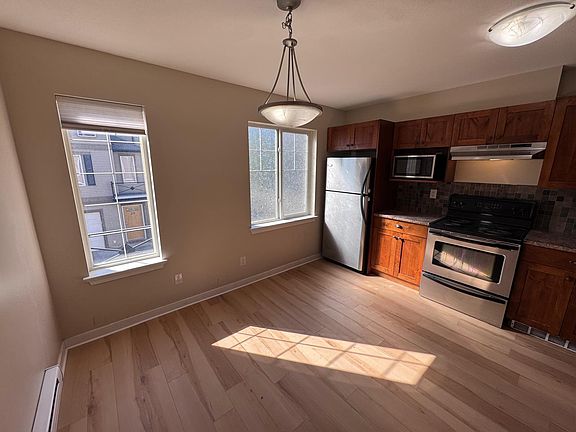 5th image of 1970 Braeview Pl #41