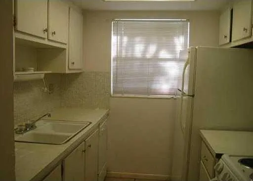 316 SE 1st St #3 — Photo 3