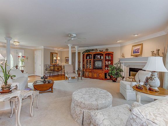 4th image of 1675 Ainsley Ln