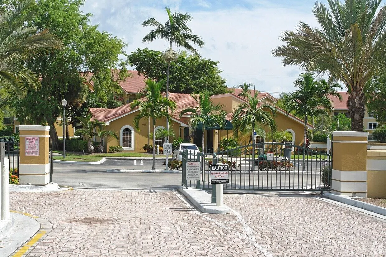 Building 2 — Photo 3