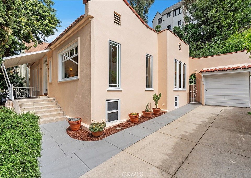 1st image of 2364 Canyon Dr