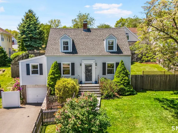 77 Round Hill Road, Fairfield, CT 06824