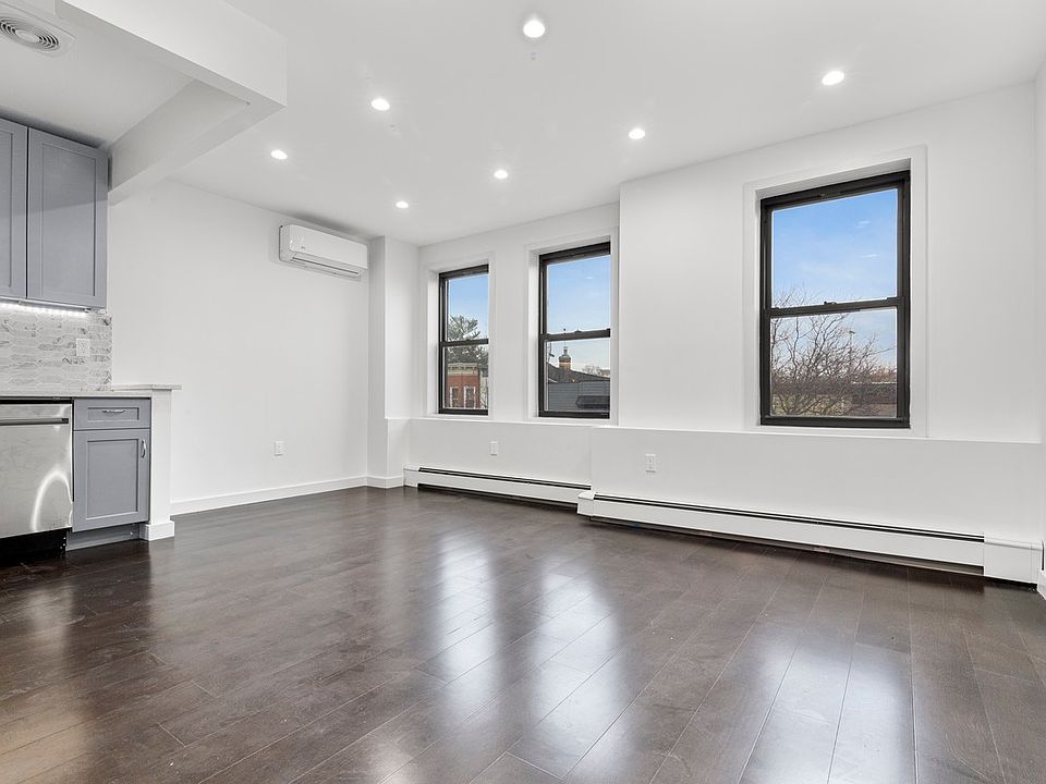 1st image of 605 Bainbridge St #4