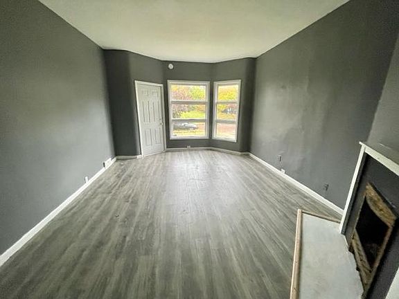 4th image of 18 Oakdale Ave Unit 1