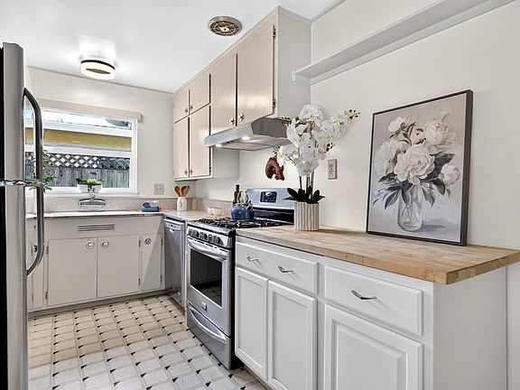 5th image of 652 Corlano Avenue