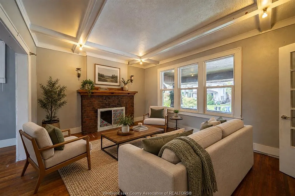3 bed, $2,300 — Photo 2