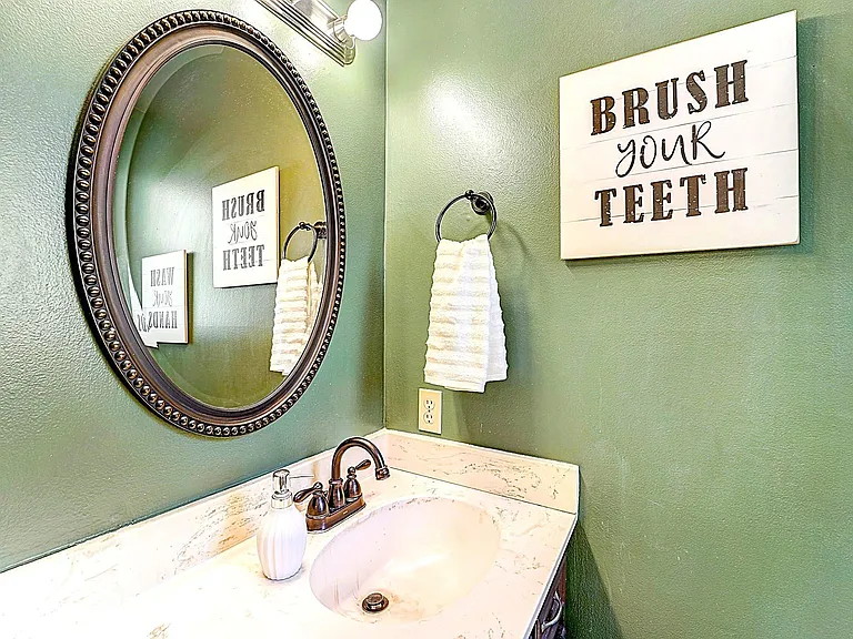 8111 Pine Green Ln — Photo 22