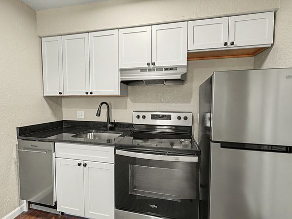 3rd image of 2140 E Crawford St #1