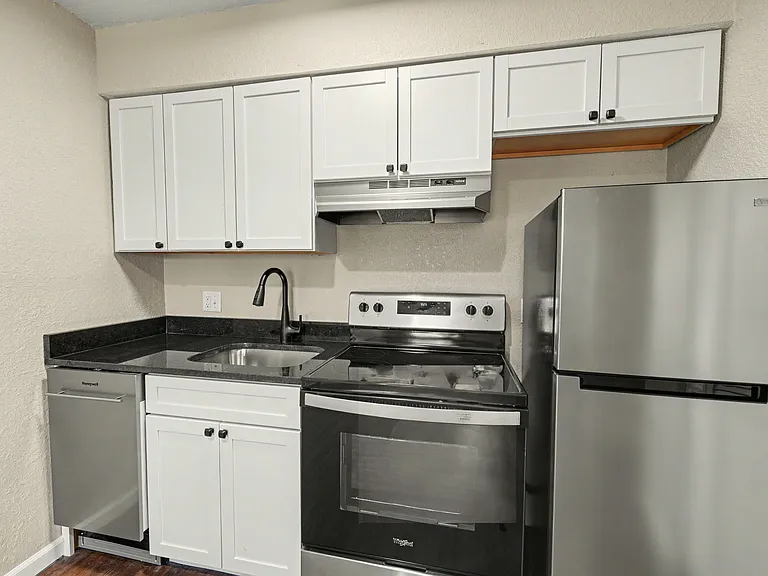 2140 E Crawford St #1 — Photo 3
