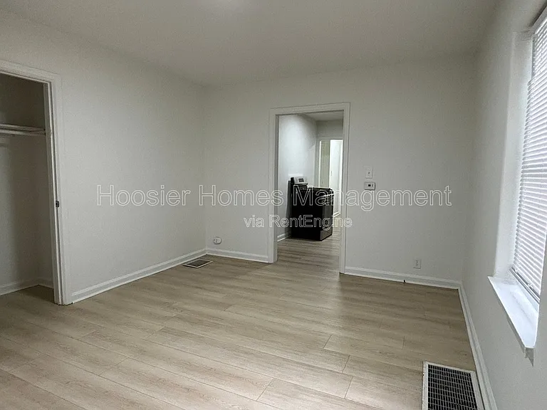 1509 N Chester Ave — Photo 5