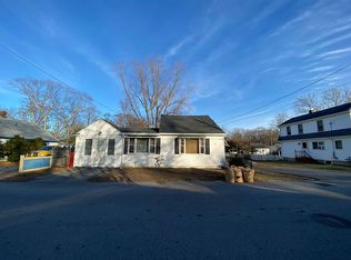 28 Bakers Creek Rd, Warwick, RI 02886
