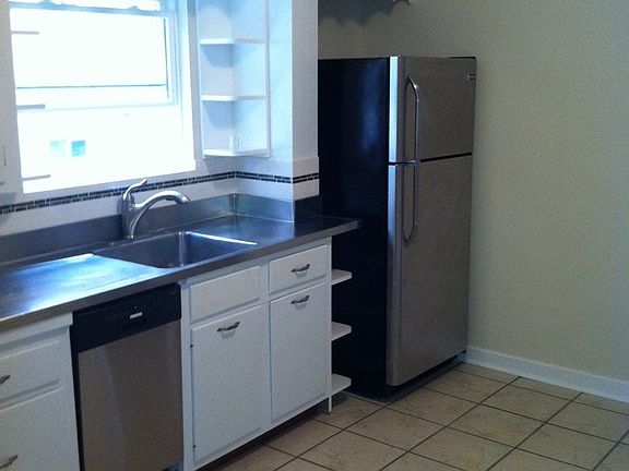 5th image of 419 Ashland Ave