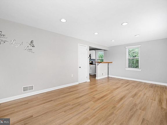 3rd image of 710 S College Ave