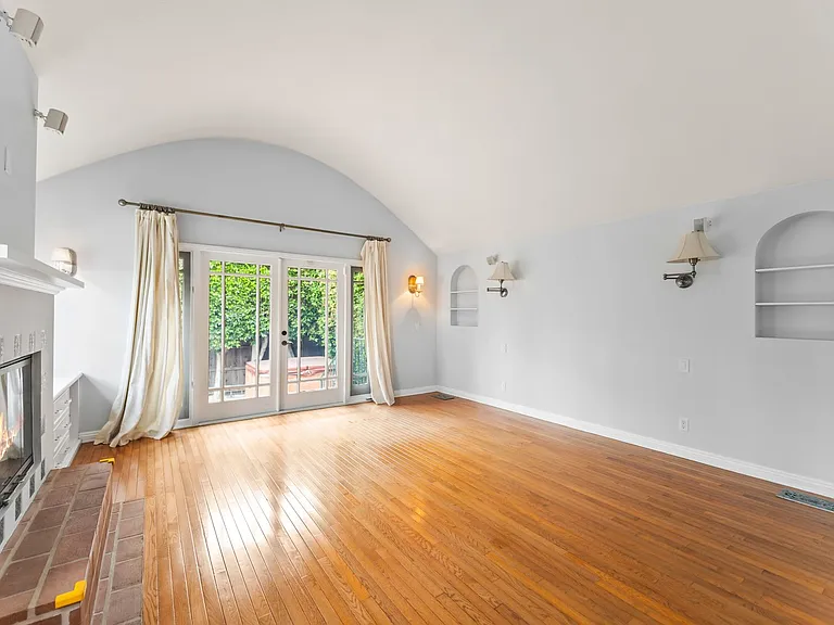 10342 Keswick Ave — Photo 12