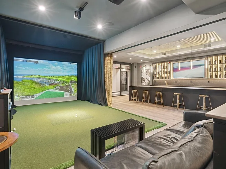 Golf Simulator (Shared Luxe Access)