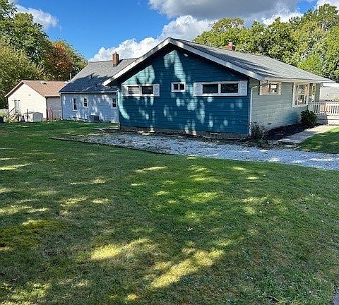 3rd image of 1686 Underwood St