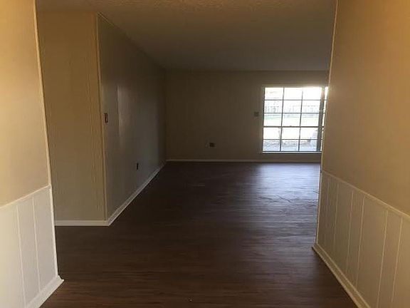 2nd image of 613 E Lynnwood Ln