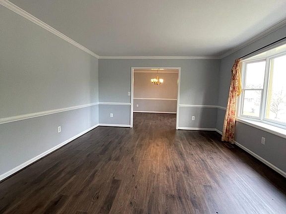 5th image of 301 Inglewood Dr