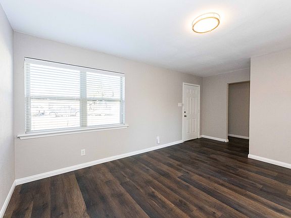 3rd image of 1020 Daniels Dr