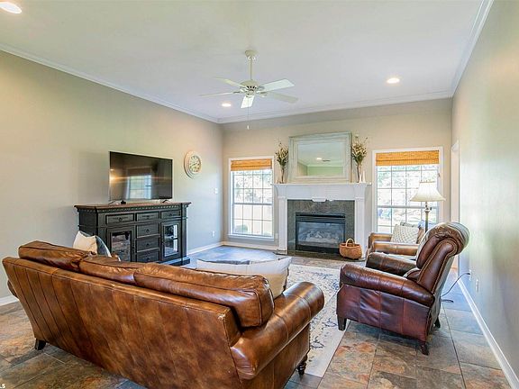 3rd image of 25740 Chamberlain Dr