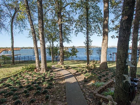 3rd image of 108 Lakeside Ct