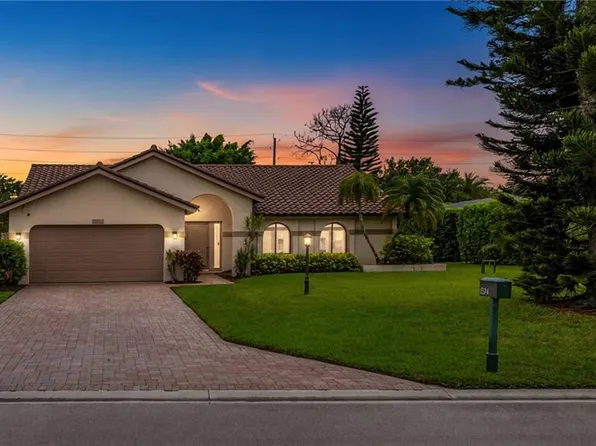 1374 Foxfire LN, NAPLES, FL 34104