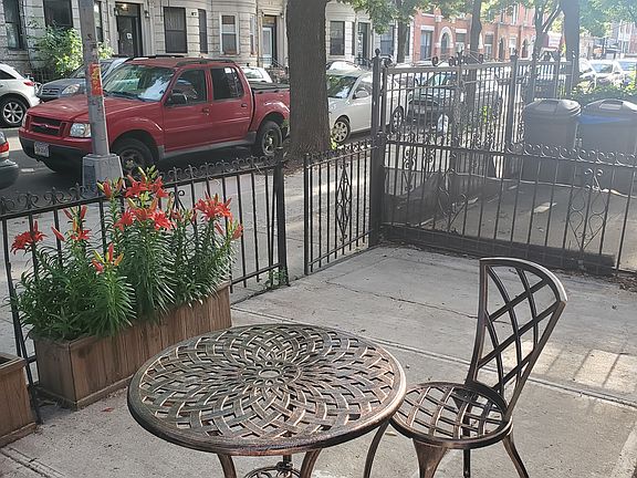 3rd image of 665 Park Pl #1