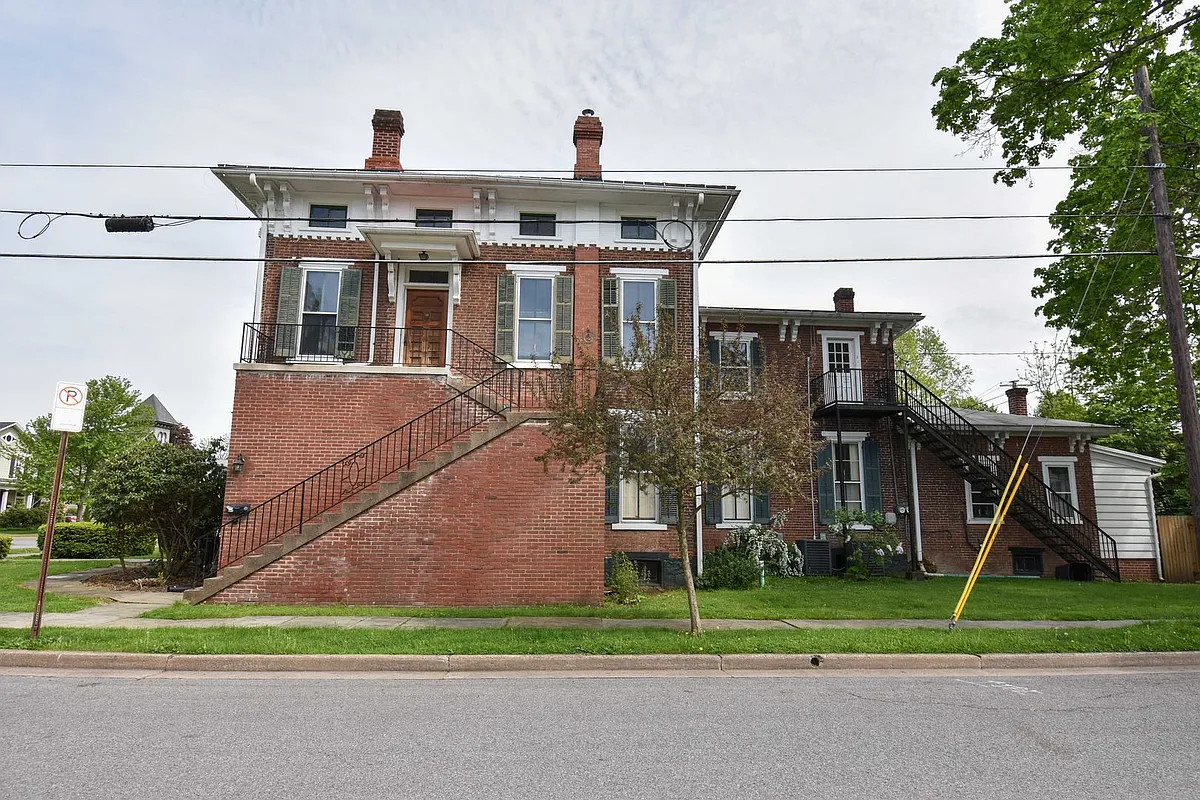 Building Photo - 440-444 W Main St