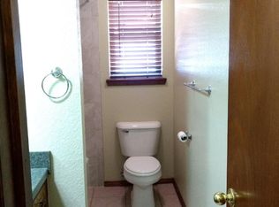 910 W Ridgecrest Way, Mustang, OK 73064