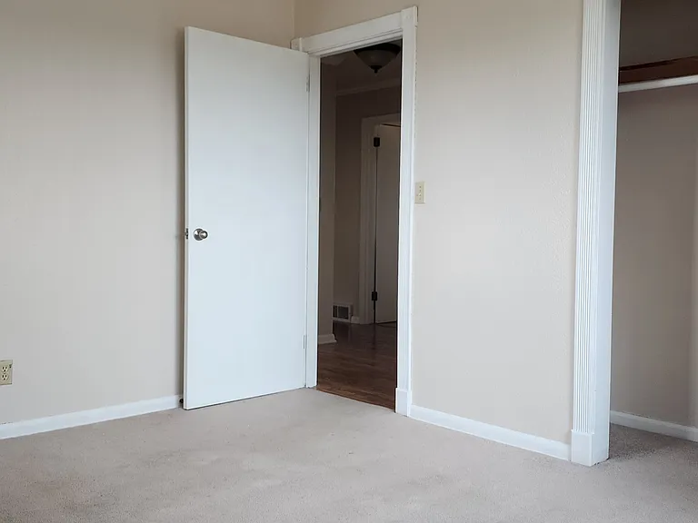 7995 Hazelgreen Rd NE — Photo 13