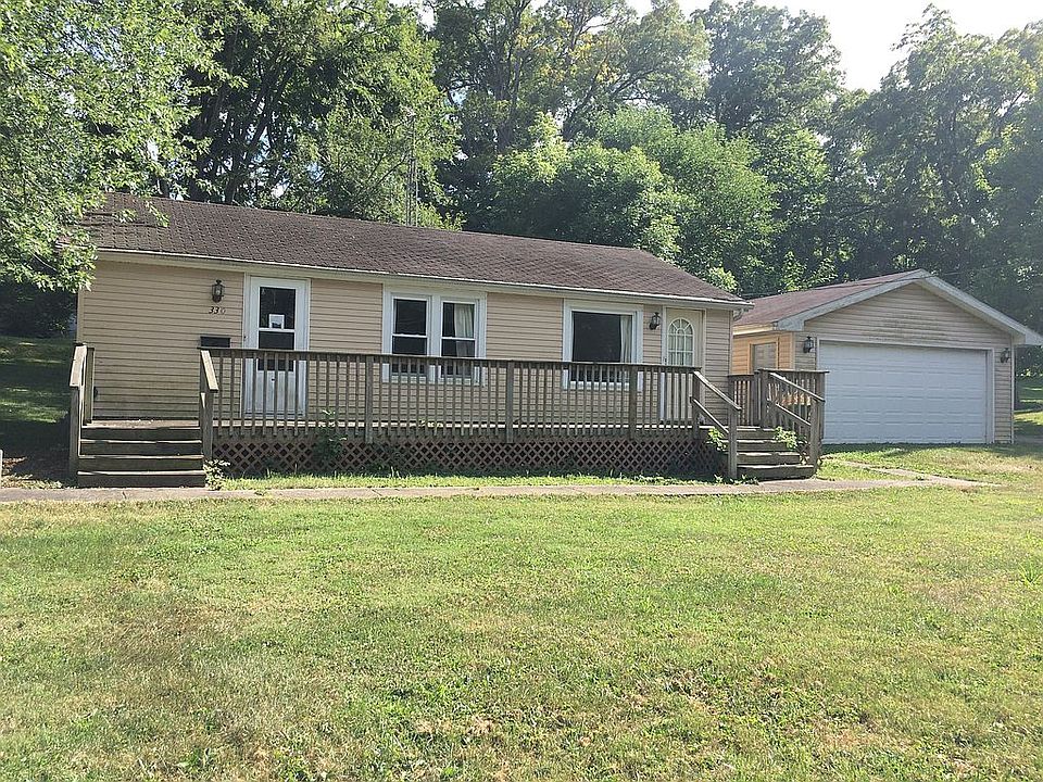 Full front deck w/2 gates