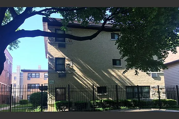 2048 W Chase Ave — Photo 2