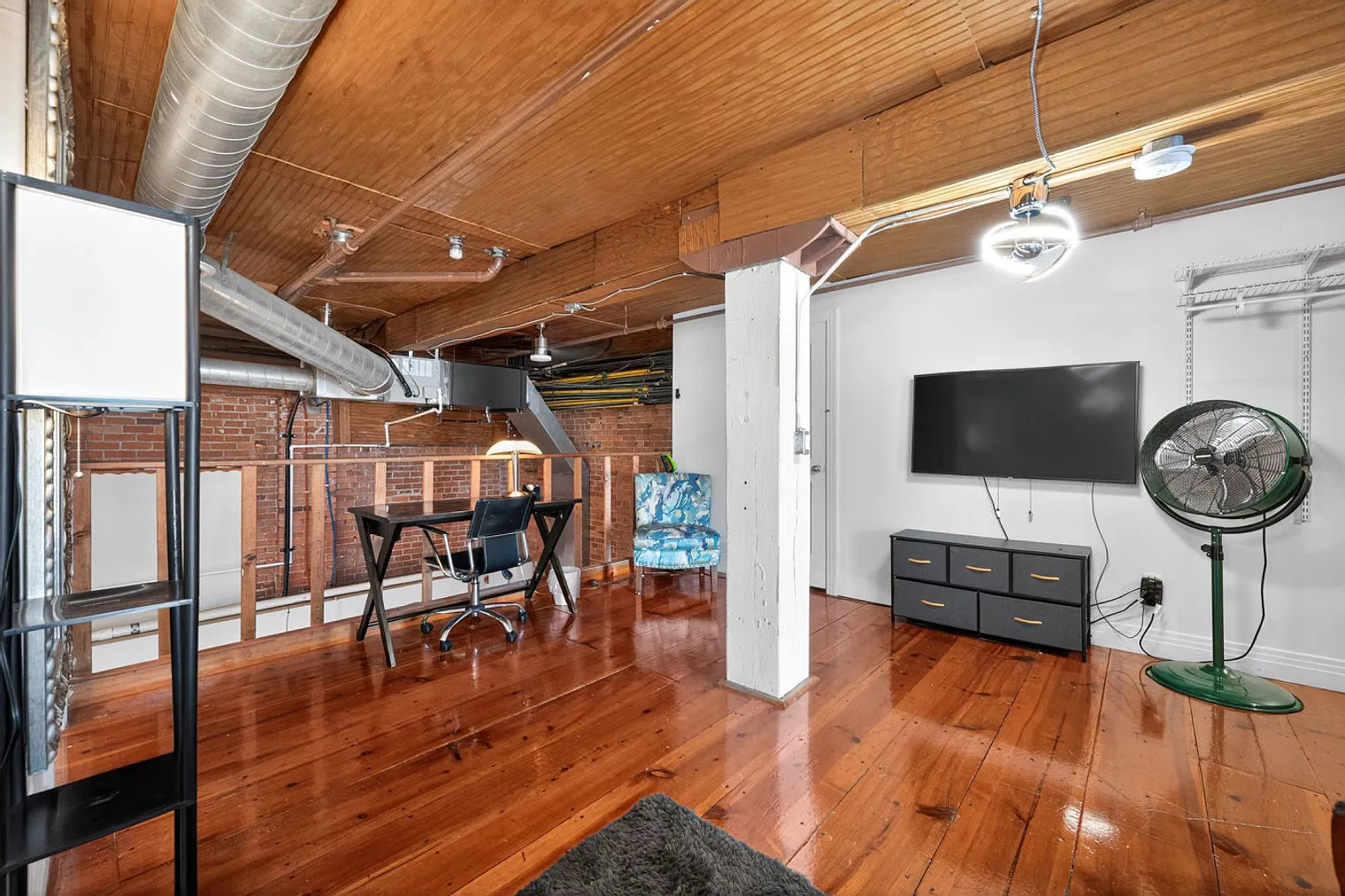 1 bed, 1.0 bath, $2,255 — Photo 2