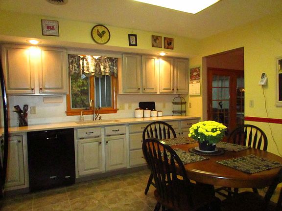 5th image of 33 Oakwood Dr