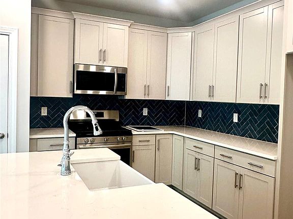 3rd image of 338 Lake Greenwood Blvd