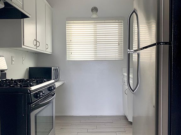 3rd image of 4401 W Verdugo Ave APT W